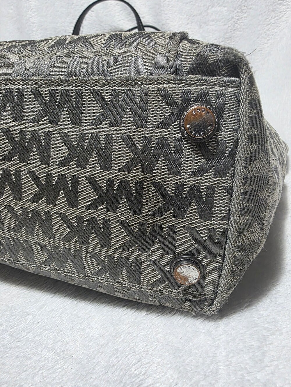 Michael Kors Gray MK Signature Tote Bag with Dual Straps - Picture 5 of 11